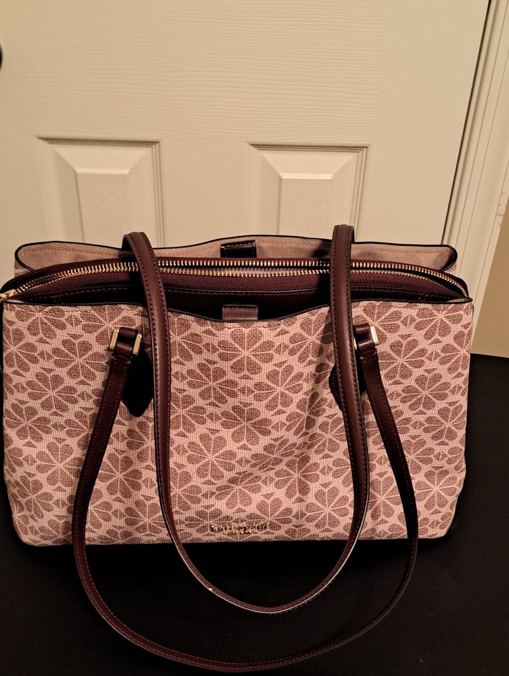 Kate Spade Women’s Tote Bag Good preloved condition. Only flaw in pic 4 ink pen
